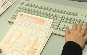 Διώξεις από την εφορία σε όσους χρωστούν πάνω από 5.000 ευρώ