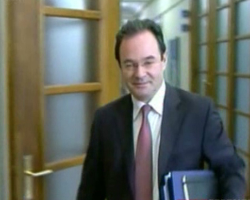 Ανοιχτή από τη κυβέρνηση η συνταγματική κατοχύρωση για έλεγχο του χρέους