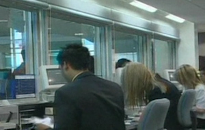 Διεθνή πρακτορεία εκτιμούν 30%-40% διαγραφή του ελληνικού χρέους