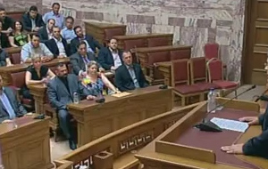 «Βολές» της Χρυσής Αυγής κατά Μητσοτάκη-Γλέζου