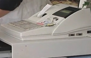 Επιτέθηκαν σε άνδρες της οικονομικής αστυνομίας στην Υδρα