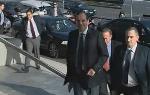 Αντιδράσεις για την «υπογραφή» Σαμαρά