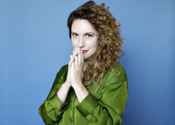 Η Κορίνα Λεγάκη μιλά για τη χριστουγεννιάτικη συναυλία της στον αγγλικανικό ναό του Αγίου Παύλου