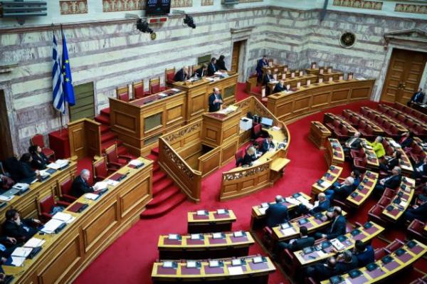 Υπόθεση Πετσίτη: Δικαιολογίες και αναπάντητα ερωτήματα υπουργών – Πυρ ομαδόν από ΝΔ