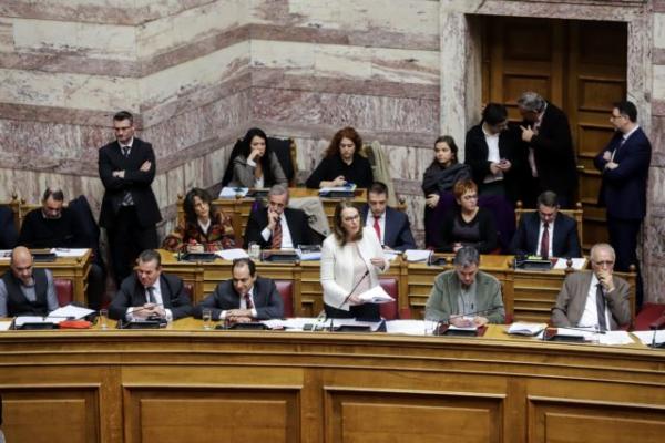 Χάος με τη «βροχή» τροπολογιών: Όπισθεν ολοταχώς από την κυβέρνηση