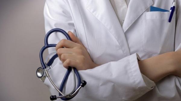 Οι γιατροί καταγγέλλουν περαιτέρω μείωση της δαπάνης για τη δημόσια υγεία