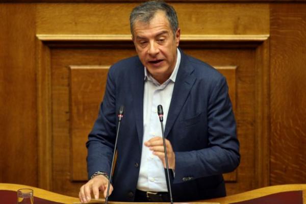 Θεοδωράκης: Ο Τσίπρας έχει παραδώσει την άμυνα της χώρας σε έναν αλλοπρόσαλλο