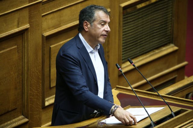Θεοδωράκης: Τσακίζετε τα αδύναμα νοικοκυριά με τους έμμεσους φόρους