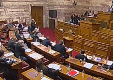 Κόντρα Σπίρτζη – Χατζηδάκη στη Βουλή για τις συμβάσεις παραχώρησης