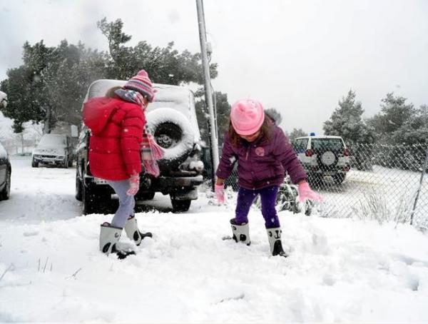 Στην «κατάψυξη» η χώρα με χιονοπτώσεις και παγετό