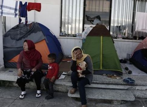 Ελληνικό: Περισσότεροι από 6.000 μετανάστες ζουν σε σκηνές στο παλιό αεροδρόμιο