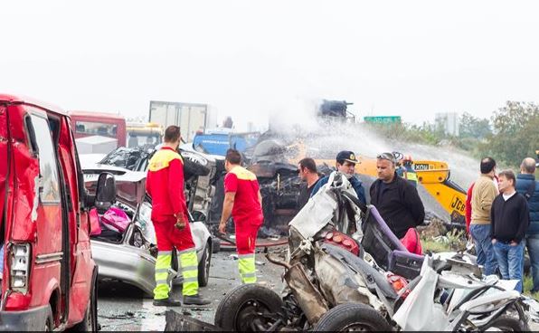 Πέντε νεκροί σε καραμπόλα 35 αυτοκινήτων στην Εγνατία Οδό