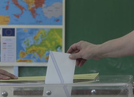 Κορυφώνεται η προεκλογική αντιπαράθεση