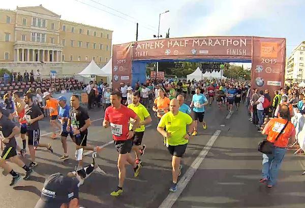 Χιλιάδες δρομείς στον ημιμαραθώνιο Αθήνας