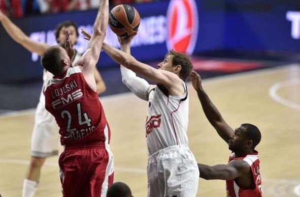 Ο Ολυμπιακός πάλεψε για 30′, αλλά το «στέμμα» πήγε στη Ρεάλ