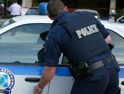 Στον εισαγγελέα ο αστυνομικός που κατηγορείται ότι στραγγάλισε την κόρη του