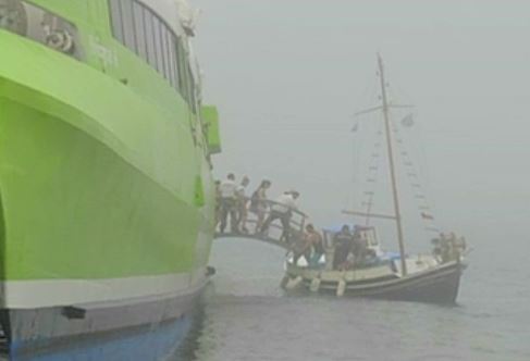 Μεταφέρθηκαν σώοι στην Τήνο οι 239 επιβάτες του Flying Cat 4