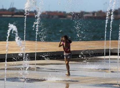 Κύμα καύσωνα πνίγει την Αττική