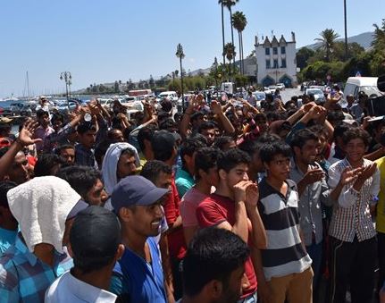 Κως: Νέα επεισόδια με μετανάστες έξω από το αστυνομικό τμήμα