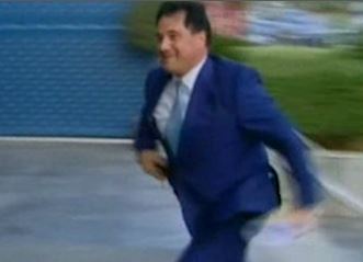 Τρέχοντας μπήκε στα γραφεία της ΝΔ ο Άδ.Γεωργιάδης με τις υπογραφές