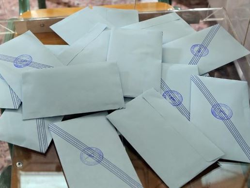 Μικρό προβάδισμα ΣΥΡΙΖΑ σε νέα δημοσκόπηση