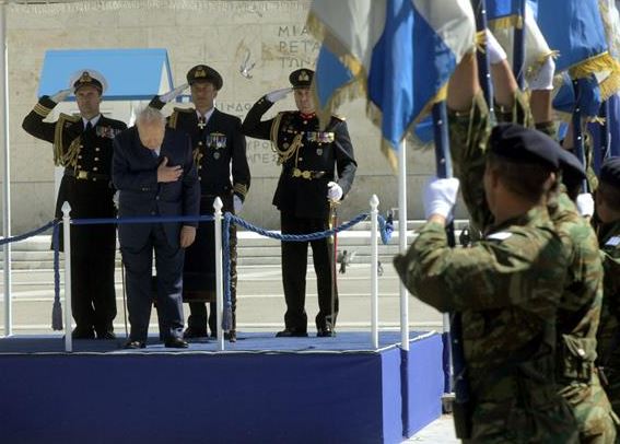 Παρέλαση σε μια «κλειστή» πλατεία Συντάγματος για την 25η Μαρτίου