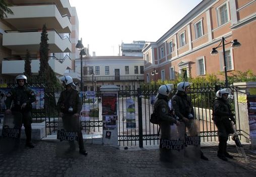 Υπό κατάληψη από αντιεξουσιαστές το κτήριο της Νομικής