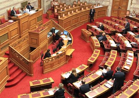 Ανω – κάτω η Βουλή από τον καβγά Κασσή – Κωνσταντοπούλου