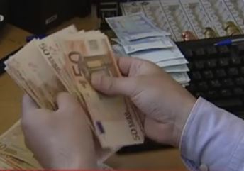 Από τον Ιούλιο σχεδιασμός για μείωση φορολογικών βαρών