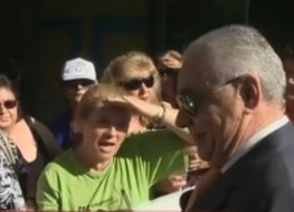 «Θερμή» συνάντηση Γιακουμάτου-καθαριστριών έξω από το ΥΠΟΙΚ