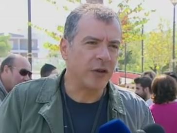 Θεοδωράκης: Ο καβγάς των δύο μεγάλων κομμάτων δεν είναι για τα προβλήματα της κοινωνίας