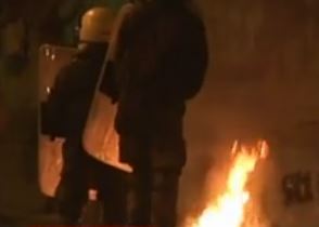 Επέμβαση των ΜΑΤ σε επεισόδια γύρω από το Πολυτεχνείο το βράδυ του Σαββάτου