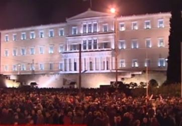 Μεγαλειώδης συγκέντρωση στο Σύνταγμα υπέρ της κυβέρνησης
