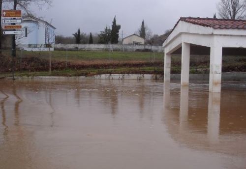 «Πνίγηκε» από το χαλάζι και την ισχυρή νεροποντή η Κοζάνη