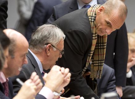 «Βροχή» οι αντιδράσεις για τη συμφωνία στο Eurogroup