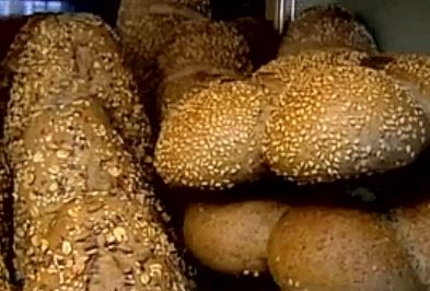 Τι αλλάζει στην αγορά και στην πώληση γάλακτος και ψωμιού