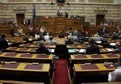 Δεκτό κατά πλειοψηφία από τις επιτροπές της Βουλής το τρίτο μνημόνιο