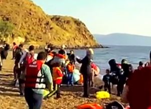 Χρυσές μπίζνες με τους πρόσφυγες