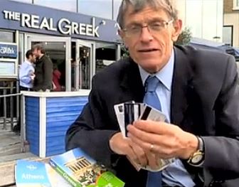 Independent: Αν πάτε διακοπές Ελλάδα πάρτε μαζί σας μετρητά