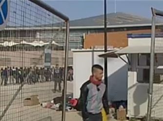 Στο παλιό αεροδρόμιο οι πρόσφυγες, αντιδρούν οι δήμαρχοι