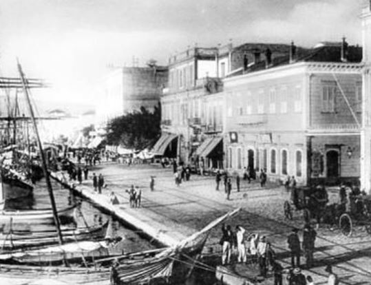 Ιστορικός αγιασμός των υδάτων στο λιμάνι της Σμύρνης μετά από 94 χρόνια