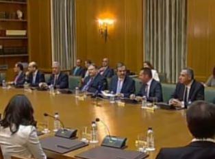 Αγώνας δρόμου για να κλείσει η συμφωνία με την τρόικα έως την Κυριακή