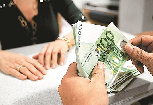 Πονοκέφαλος στο ΥΠΟΙΚ μετά τη δικαίωση υπαλλήλων ειδικών μισθολογίων