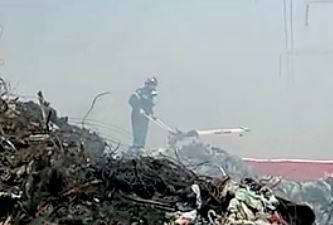 Επιβάρυνση της ατμόσφαιρας από τη φωτιά που σιγοκαίει στον Ασπρόπυργο