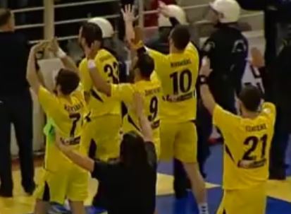 «Πόλεμος» και διακοπή στον τελικό του χάντμπολ