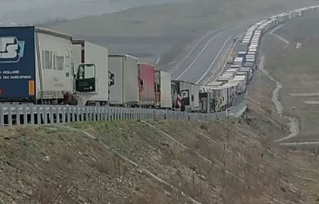 Μπλόκα αγροτών: Ουρές χιλιομέτρων στον Προμαχώνα