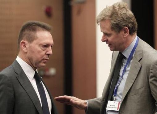 Ενώπιος ενωπίω Στουρνάρας – τρόικα με επίκεντρο τα εργασιακά