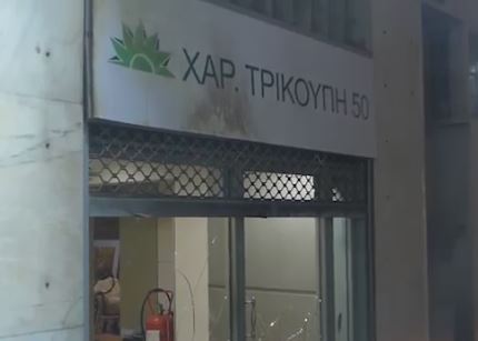 Ζημιές στα γραφεία του ΠΑΣΟΚ από επίθεση αντιεξουσιαστών