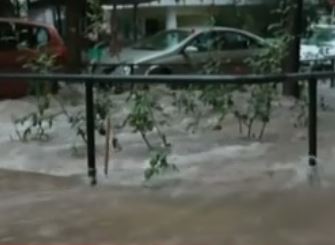 Κοζάνη: Πλημμύρισε η πόλη από την σφοδρή καταιγίδα