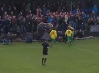 Παρολίγον τραγωδία σε γήπεδο στην Ουαλία